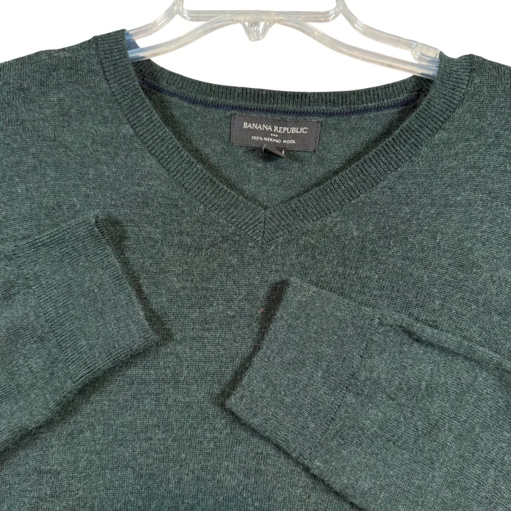 Banana Republic V-Neck Sweater Mens Medium Green 100% Merino Wool Long Sleeve
